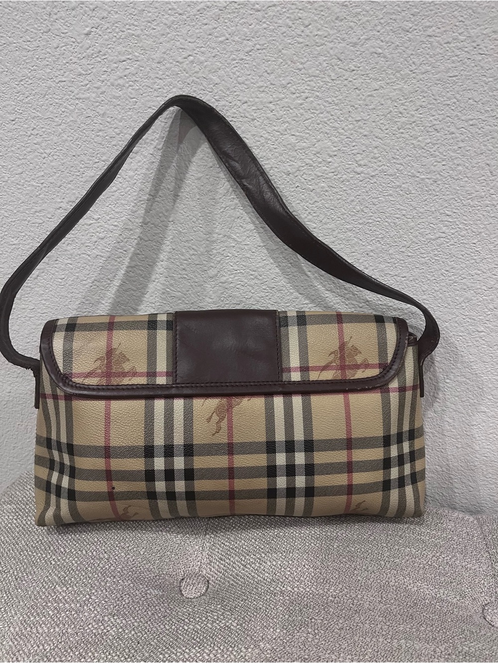 BURBERRY HAYMARKET BUCKLE SHOULDER BAG. - Picture 3 of 14